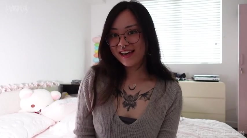 Ur2dwaifu – Surprise for step-Mommy