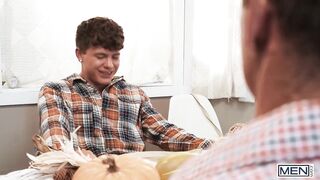 MEN - Cherry Kiss And Foxy Alex Both Take Turns Sucking Drake Von’s Cock At Thanksgiving
